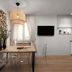  Apartment Walls In Old Town Of Croatia