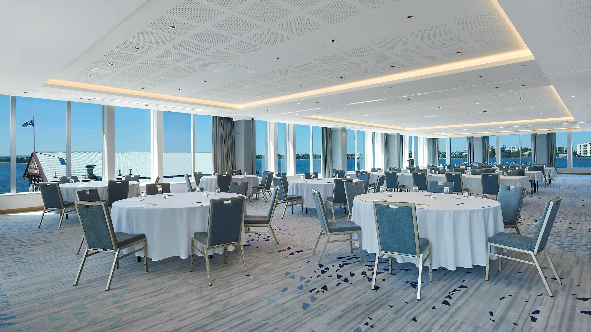Doubletree By Hilton Perth Waterfront Hotel 4*,