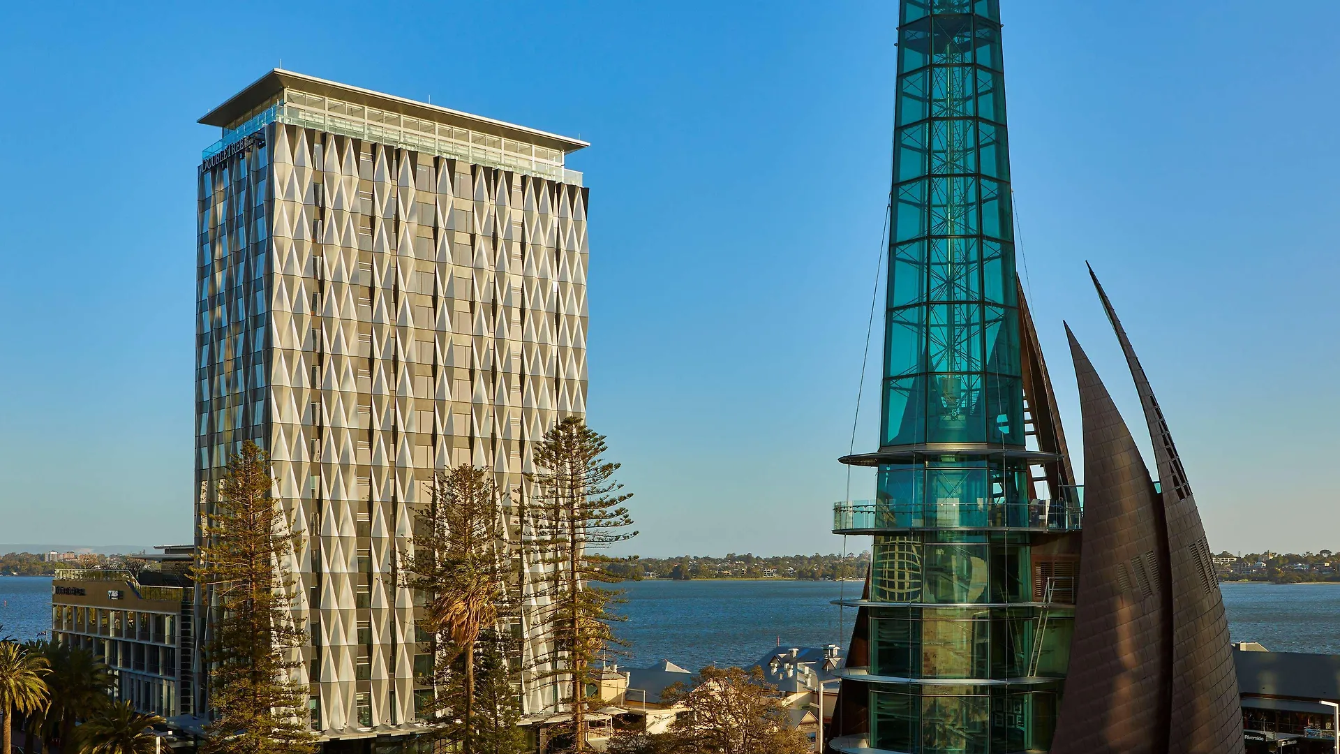 Doubletree By Hilton Perth Waterfront Hotel