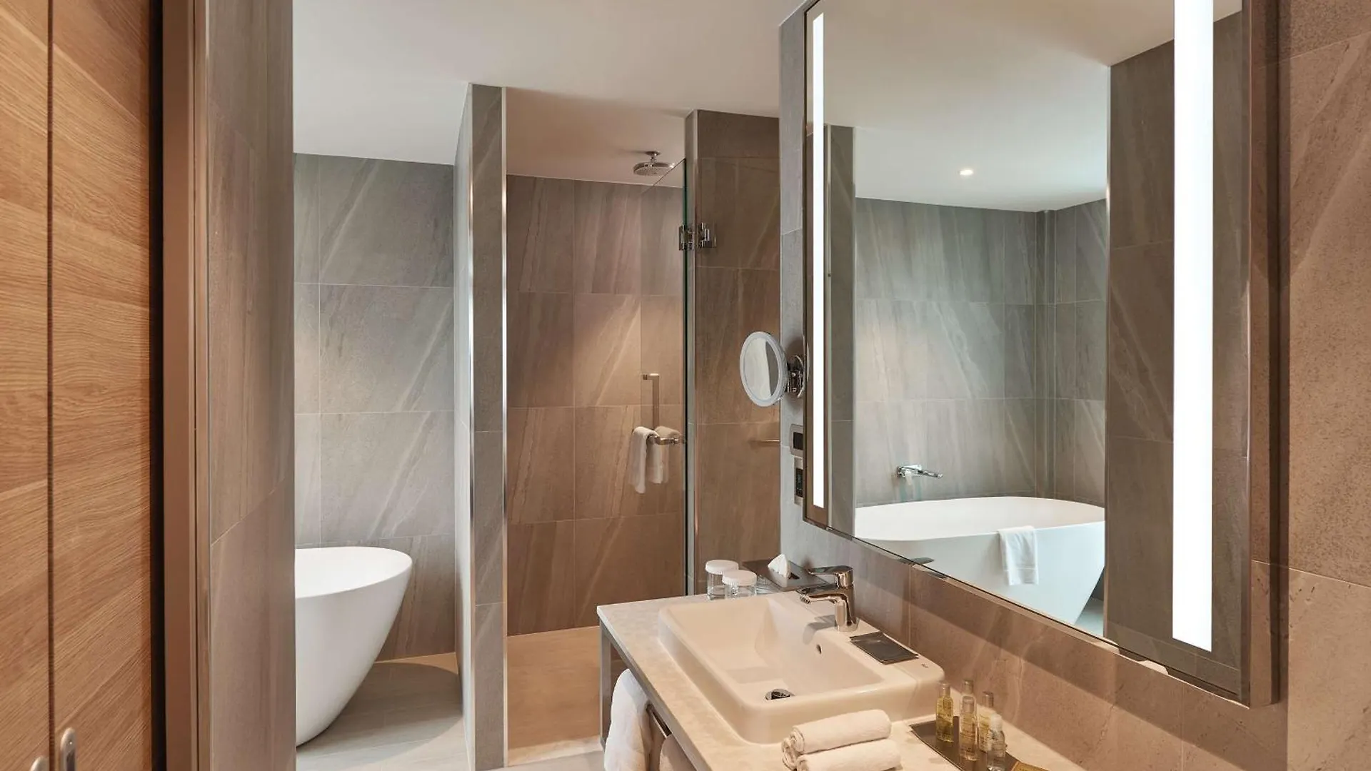 Doubletree By Hilton Perth Waterfront Hotel