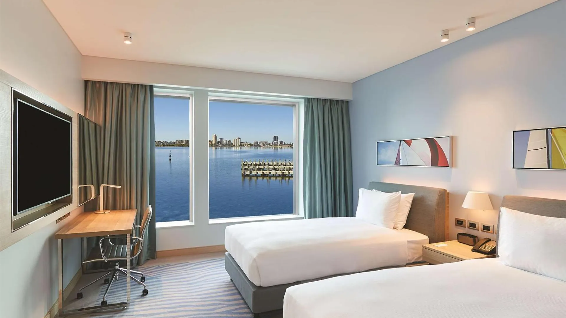 Doubletree By Hilton Perth Waterfront Hotel 4*,