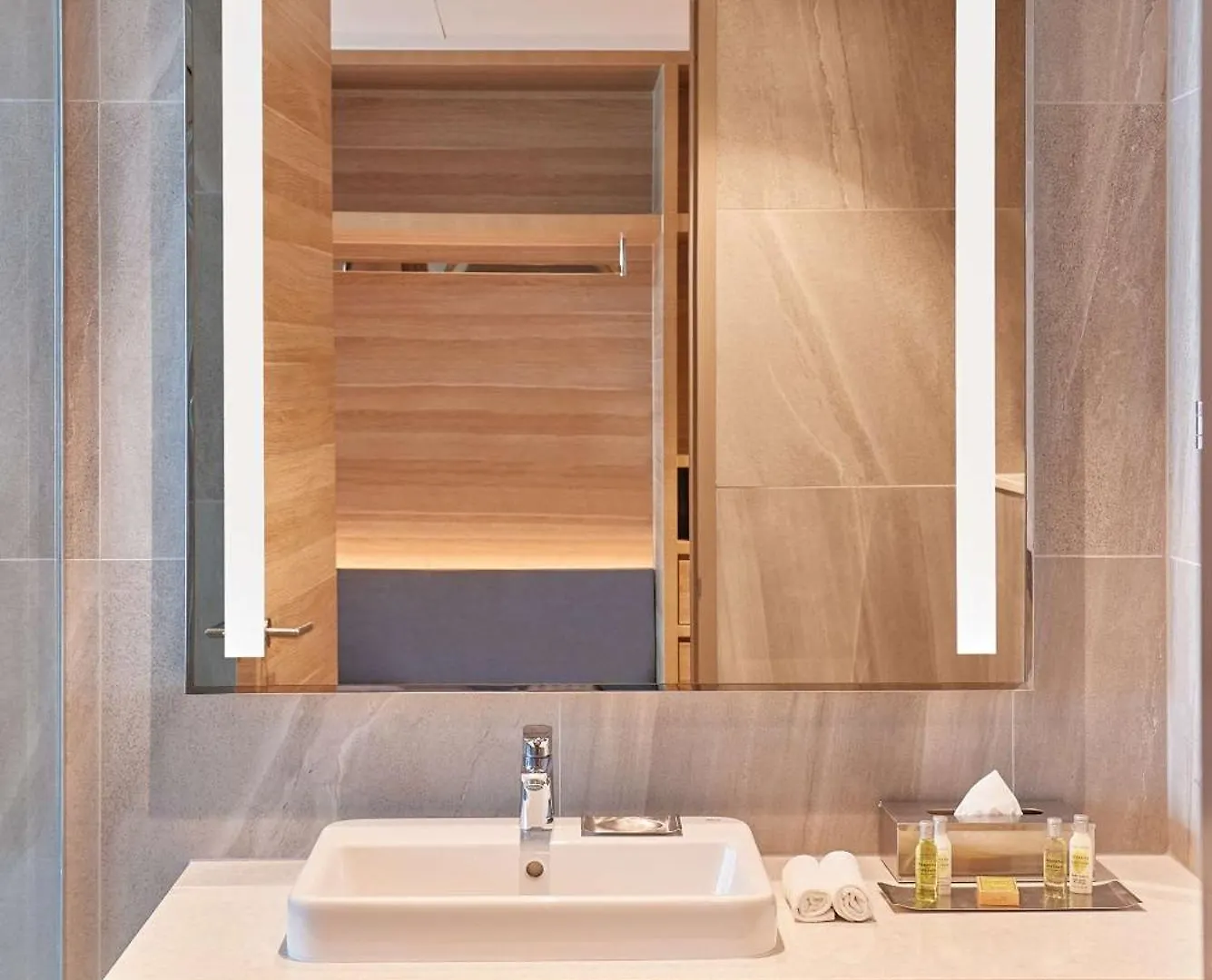 Doubletree By Hilton Perth Waterfront Hotel